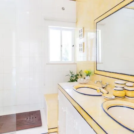 Villa Spacious Holiday In Algarve